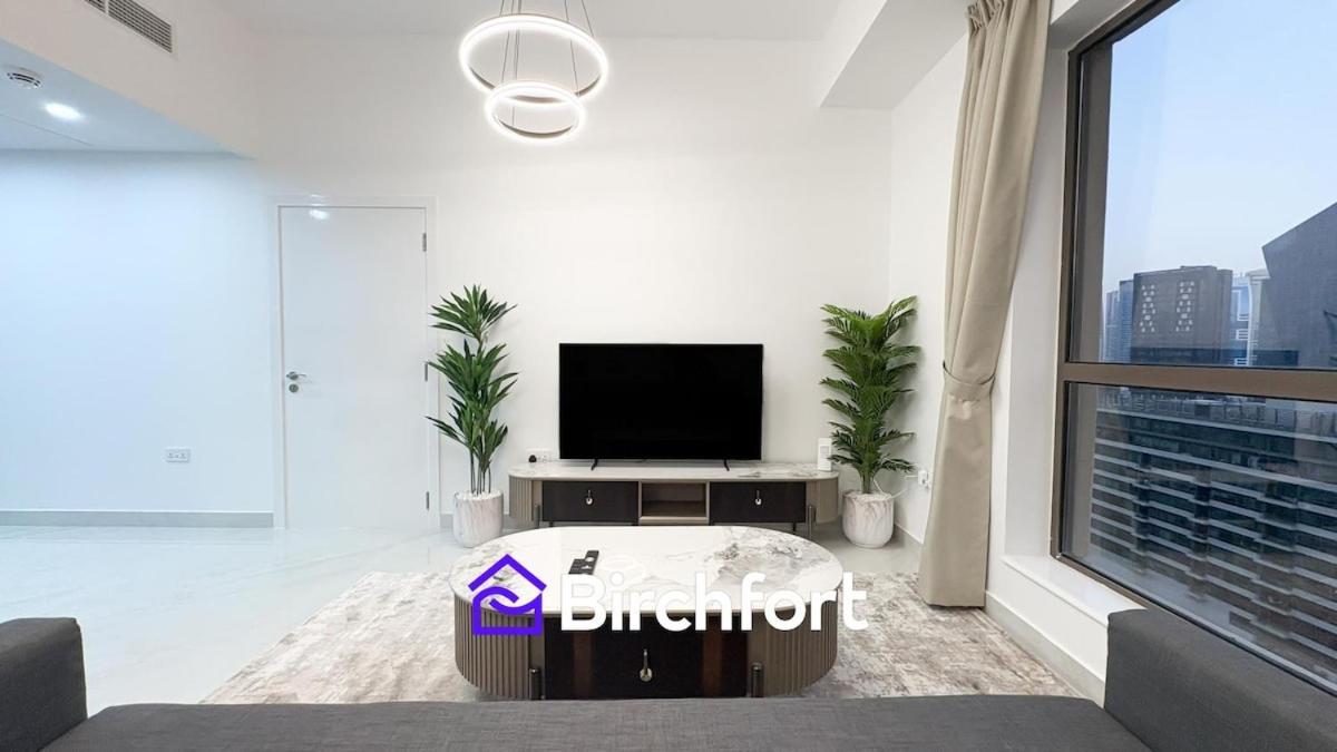 Spacious And Bright Retreat In Jbr