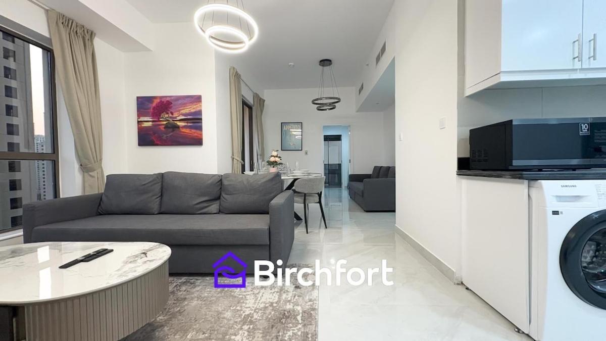 Spacious And Bright Retreat In Jbr