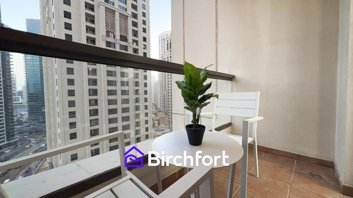 Spacious And Bright Retreat In Jbr *