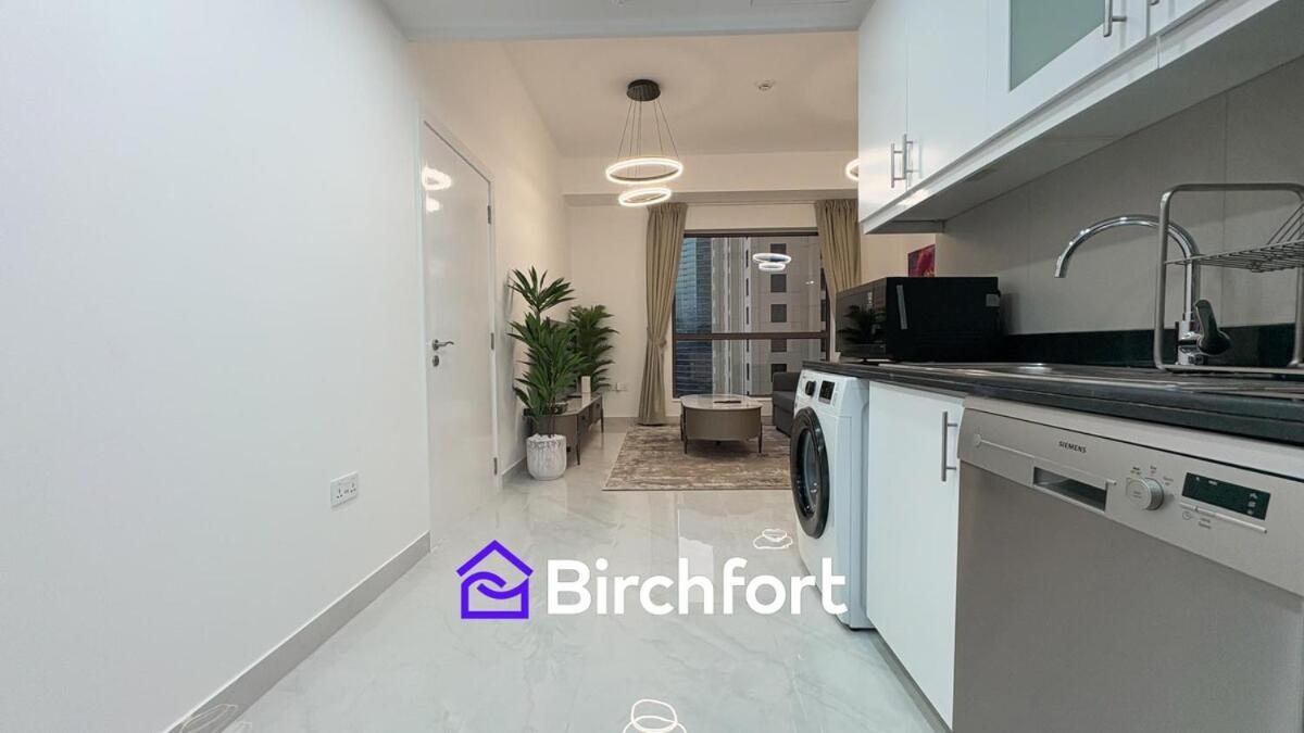 Apartment Spacious And Bright Retreat In Jbr