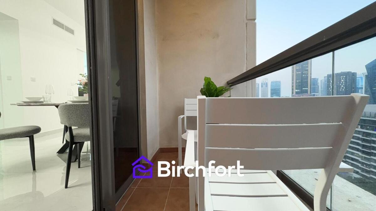 Spacious And Bright Retreat In Jbr Apartment *