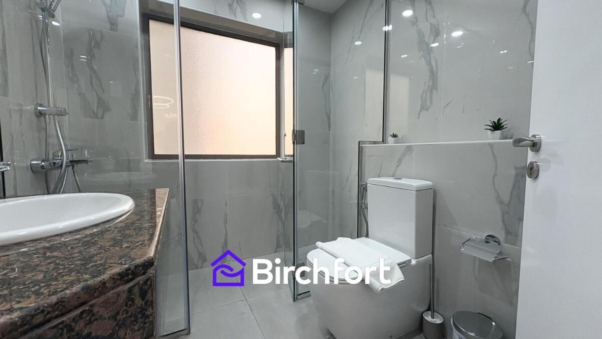 Spacious And Bright Retreat In Jbr