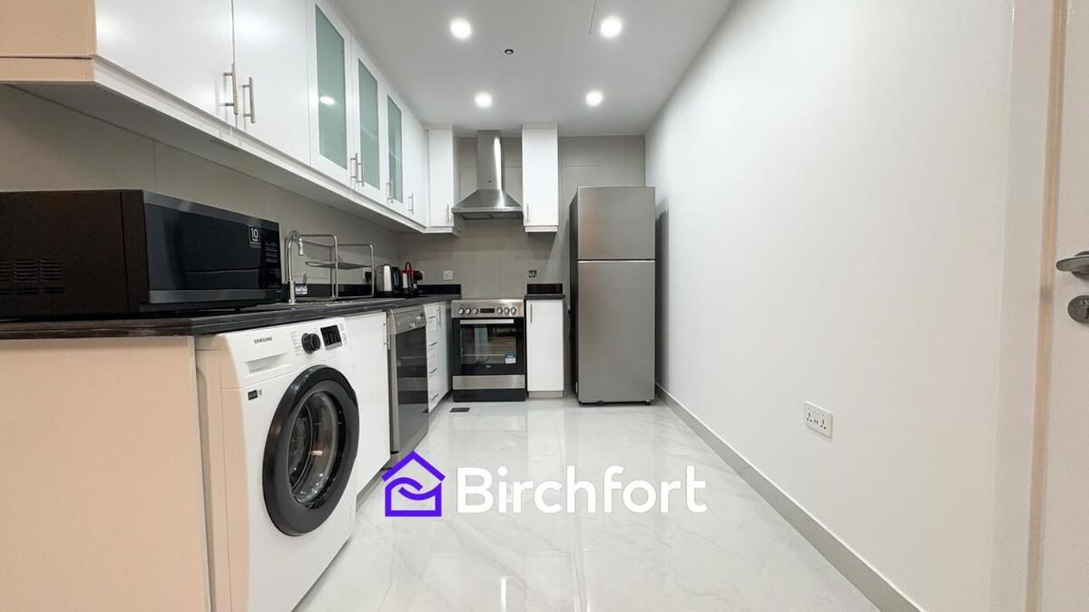 Spacious And Bright Retreat In Jbr Apartment *