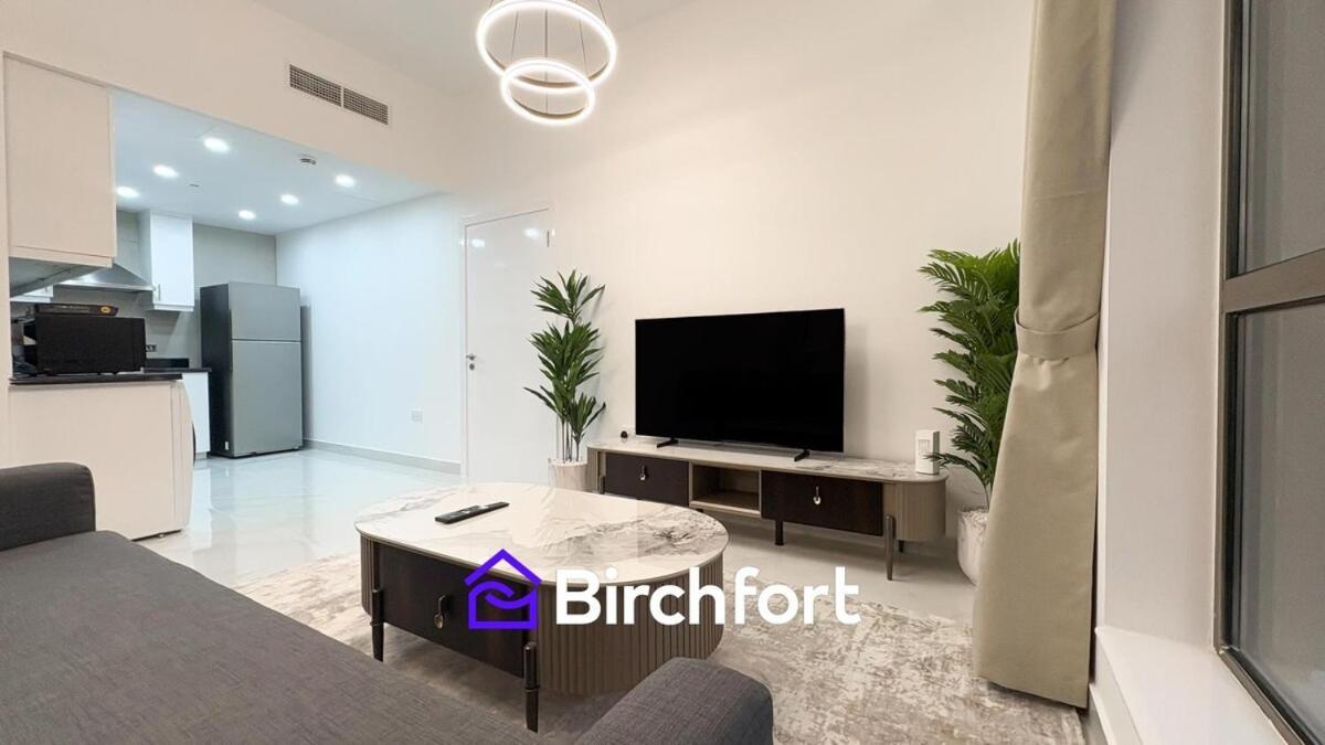 Spacious And Bright Retreat In Jbr *