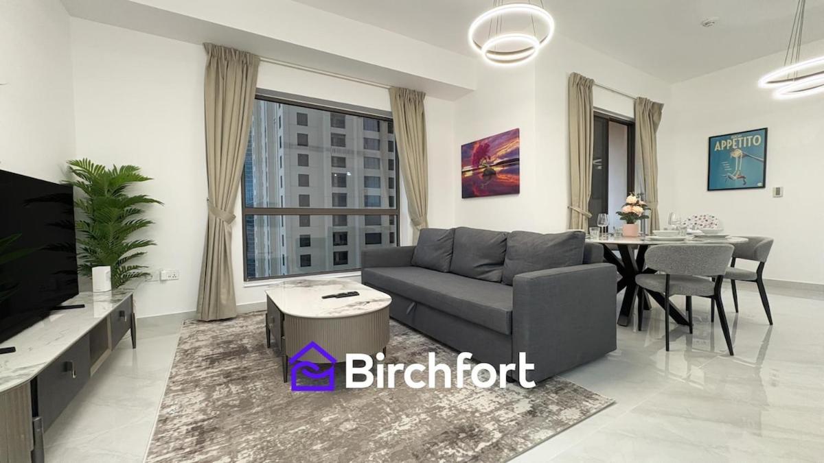 Spacious And Bright Retreat In Jbr
