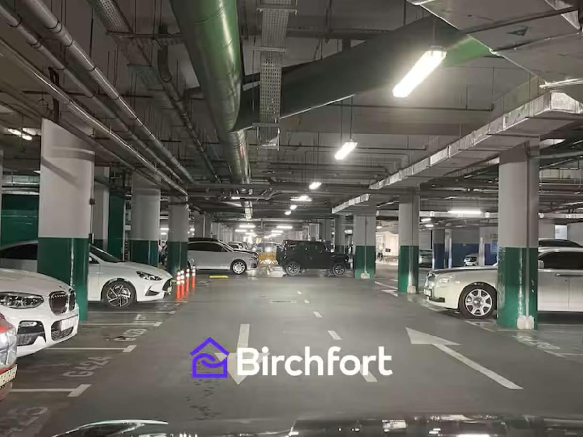Apartment Spacious And Bright Retreat In Jbr *