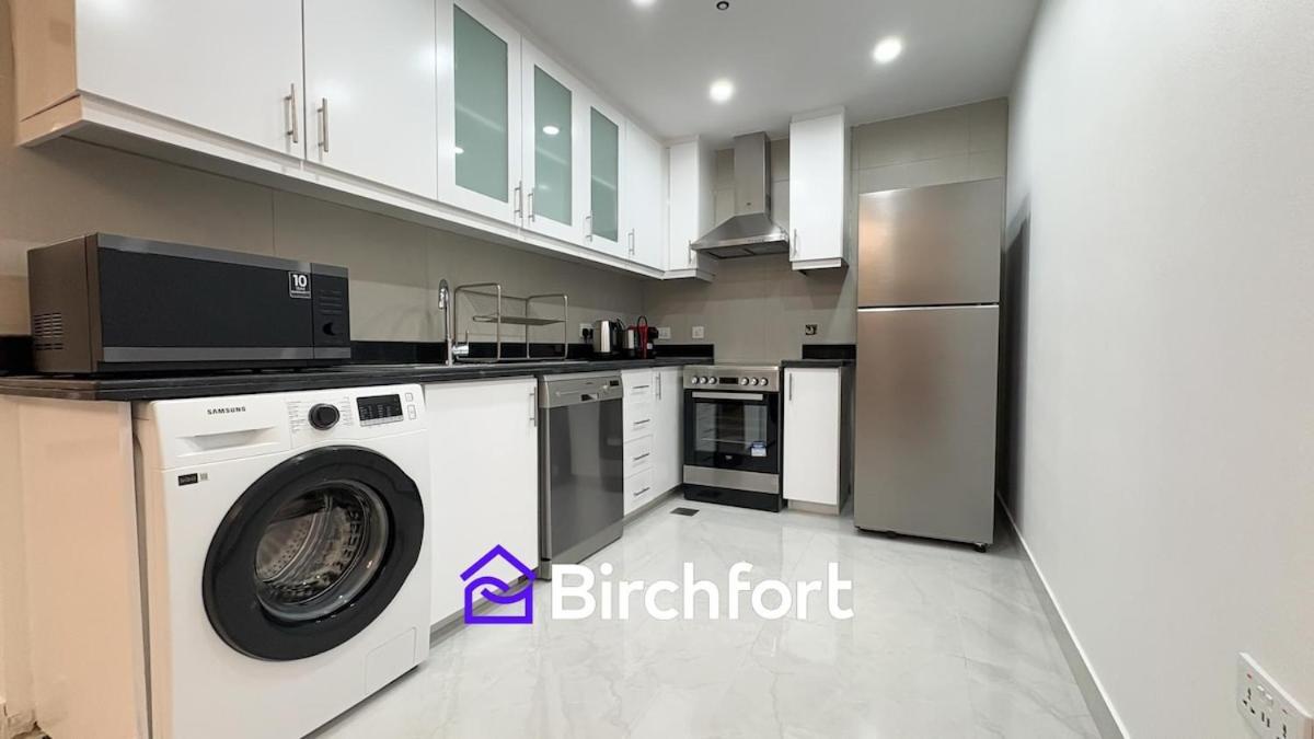 Spacious And Bright Retreat In Jbr * Dubai