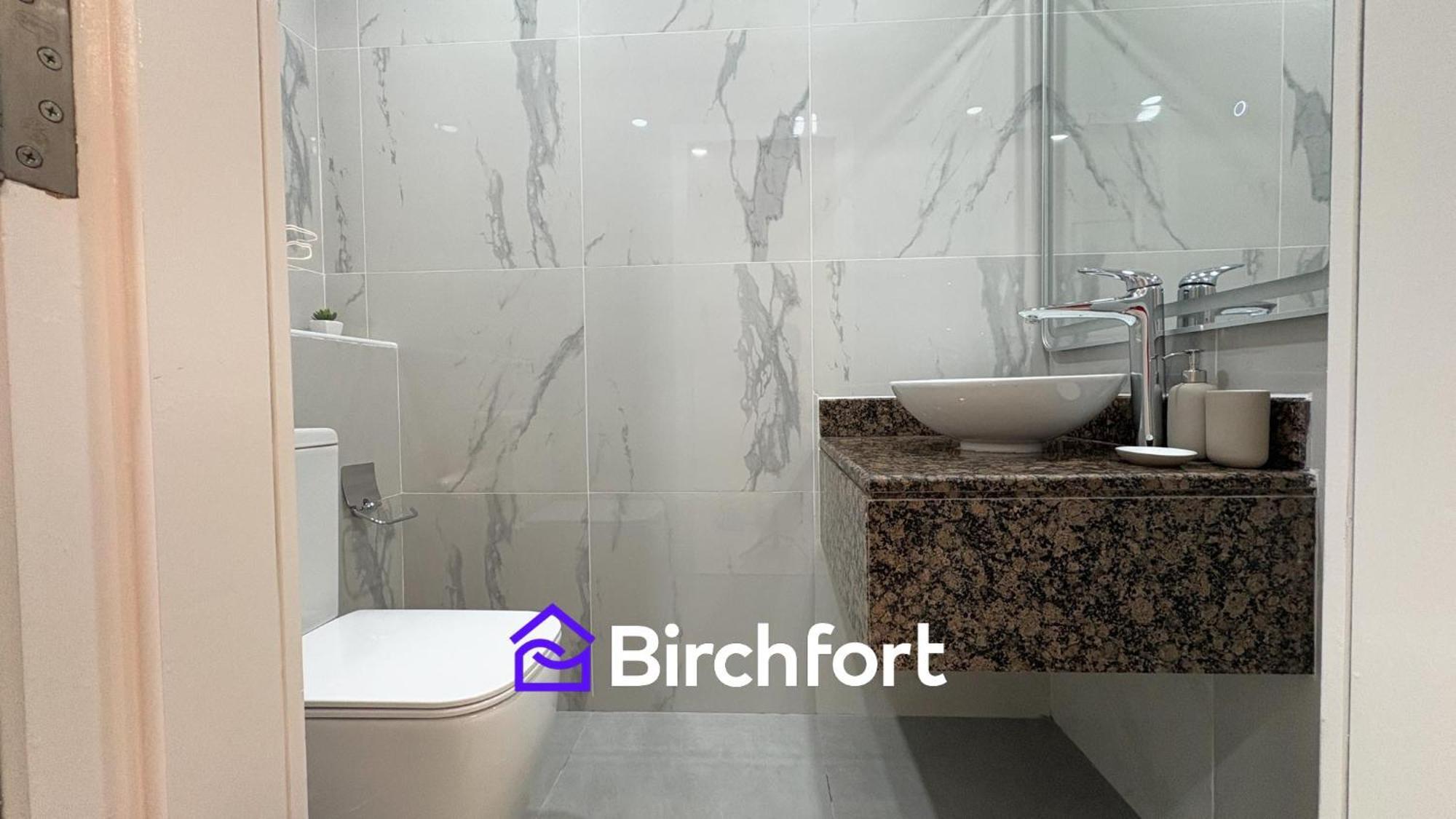 Spacious And Bright Retreat In Jbr *
